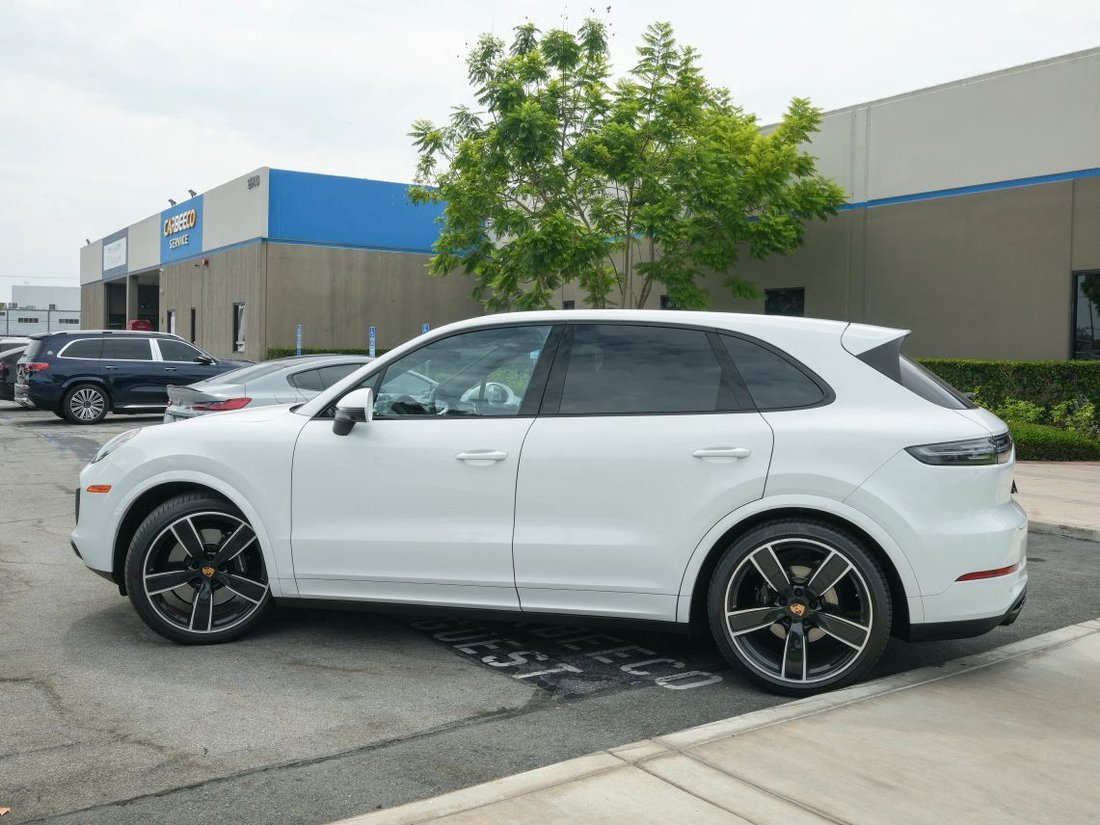 Suv in Costa Mesa, CA, United States 3 - 18275923