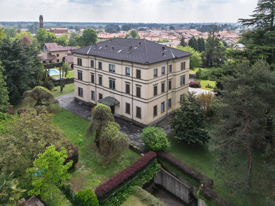 Villa in Limido Comasco, Lombardy, Italy 2 - 18433029