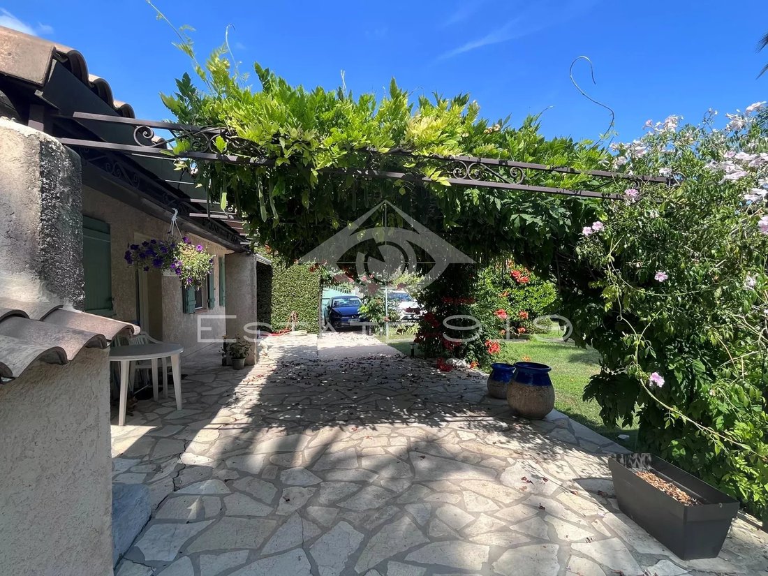 Villa in Grasse, Provence-Alpes-Côte d'Azur, France 2 - 18429369