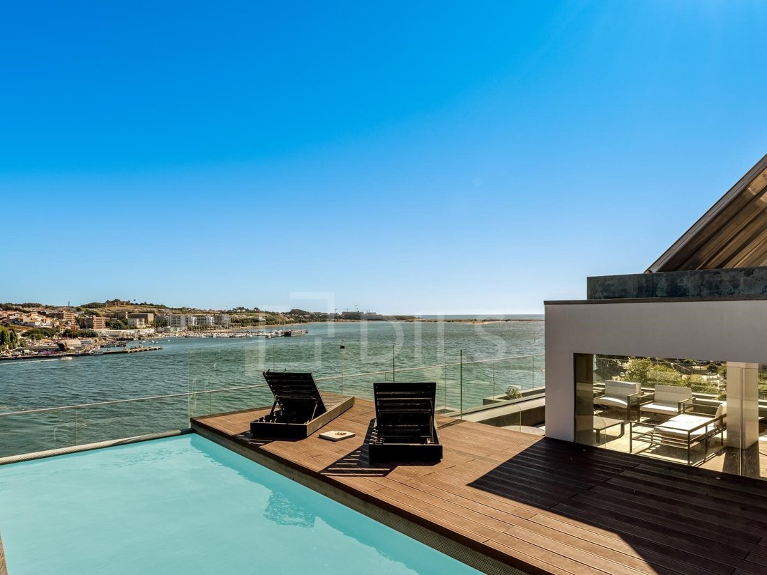 Apartment in Lordelo do Ouro e Massarelos, Porto District, Portugal 1 - 18382271