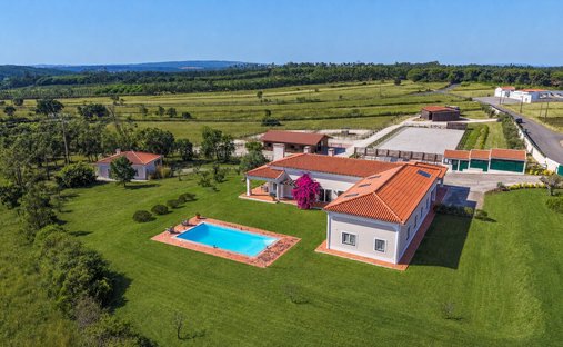 Country House in Santa Maria, Sao Pedro e Sobral da Lagoa, Leiria District, Portugal 1