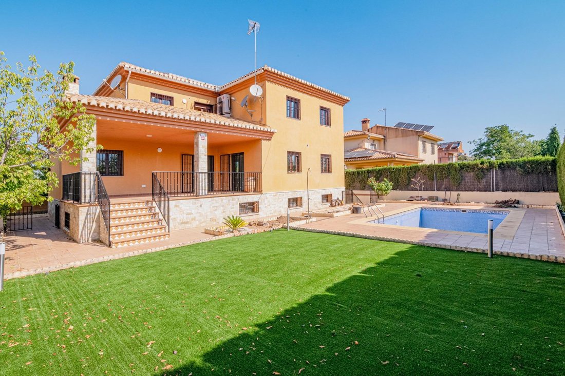 Villa in Dilar, Andalusia, Spain 1 - 18434368