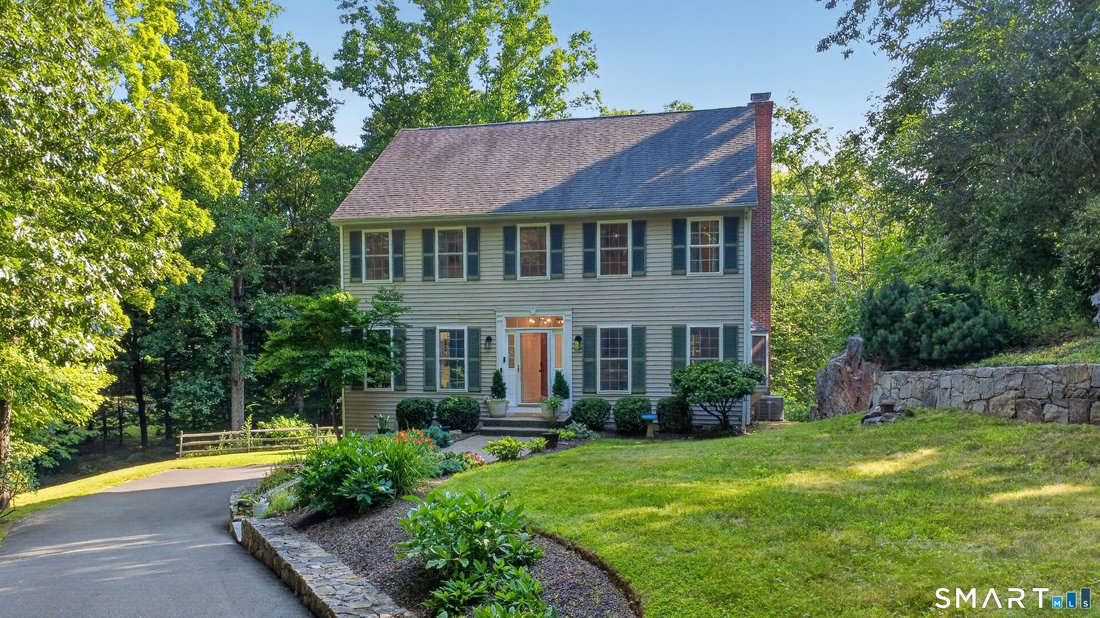 House in Newtown, Connecticut, United States 1 - 18433821