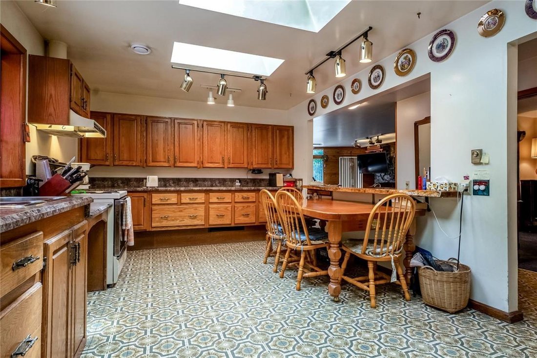 House in Victoria, British Columbia, Canada 5 - 18434452