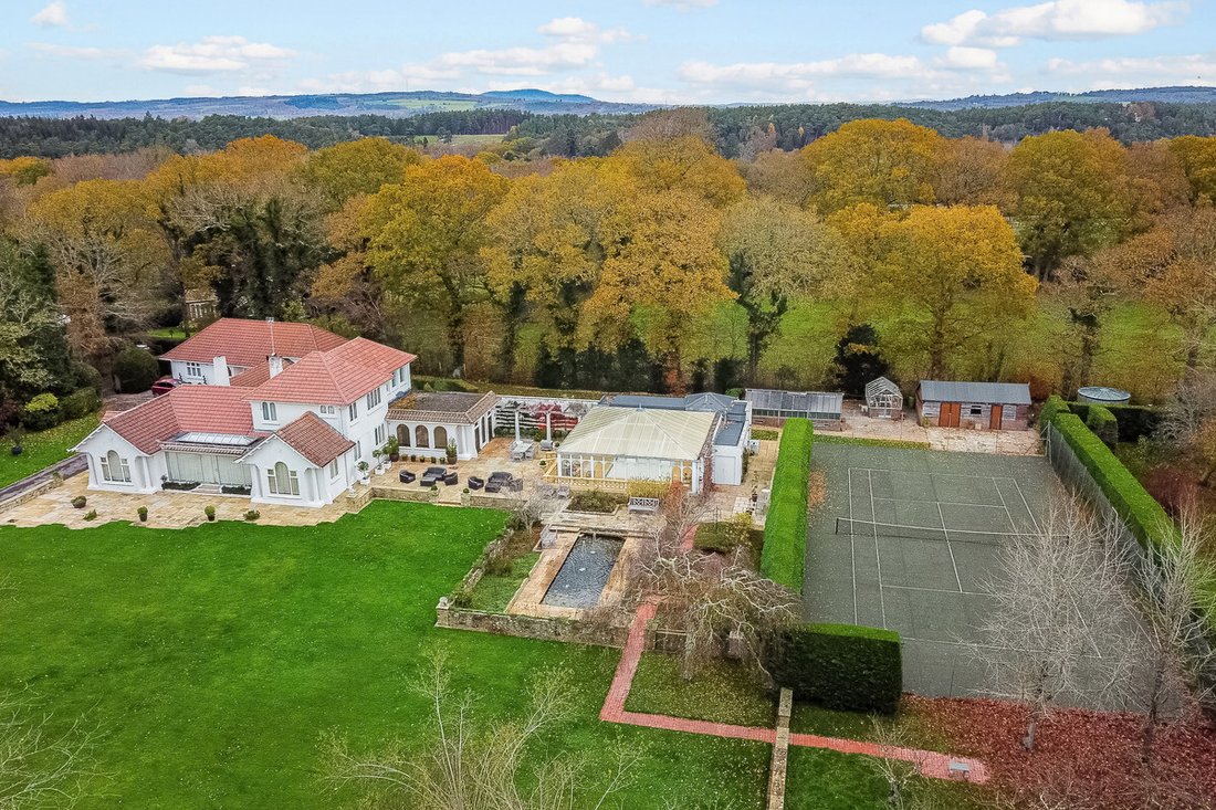 Country House in Graffham, England 1 - 18370721