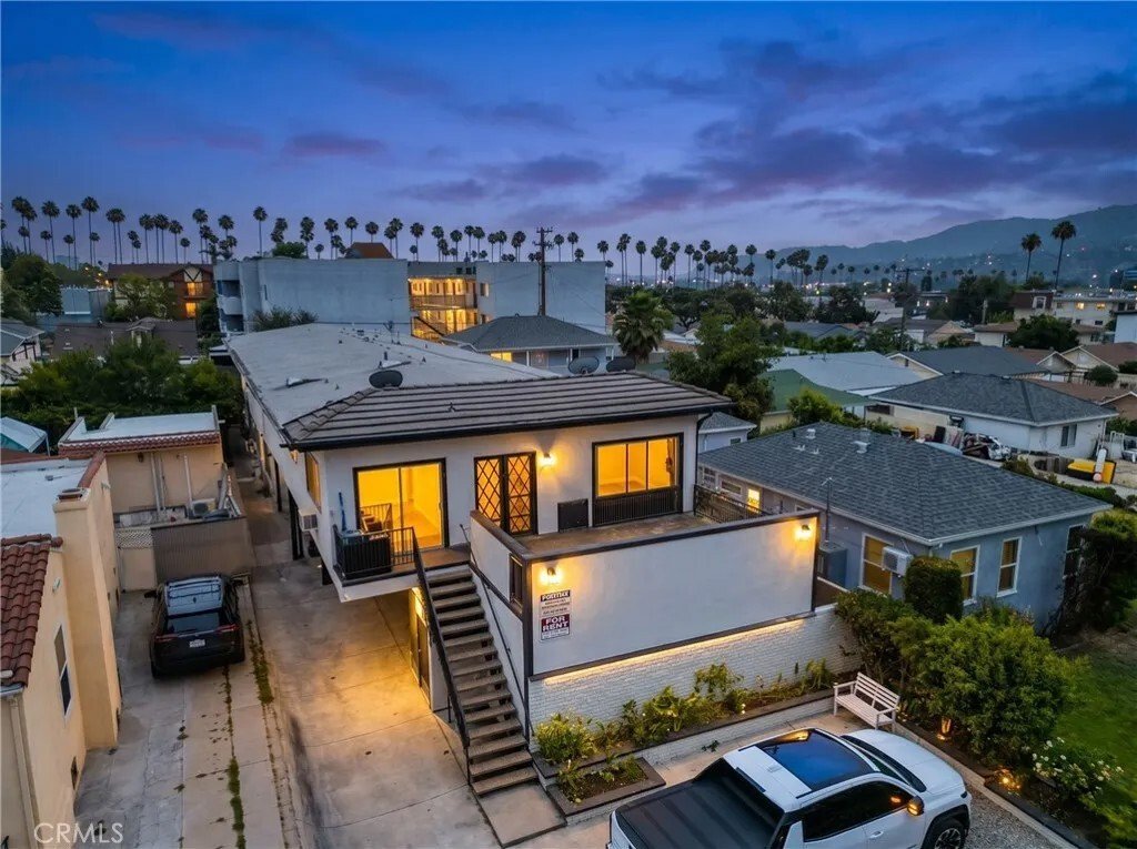 Glendale, California, United States 1 - 18434036