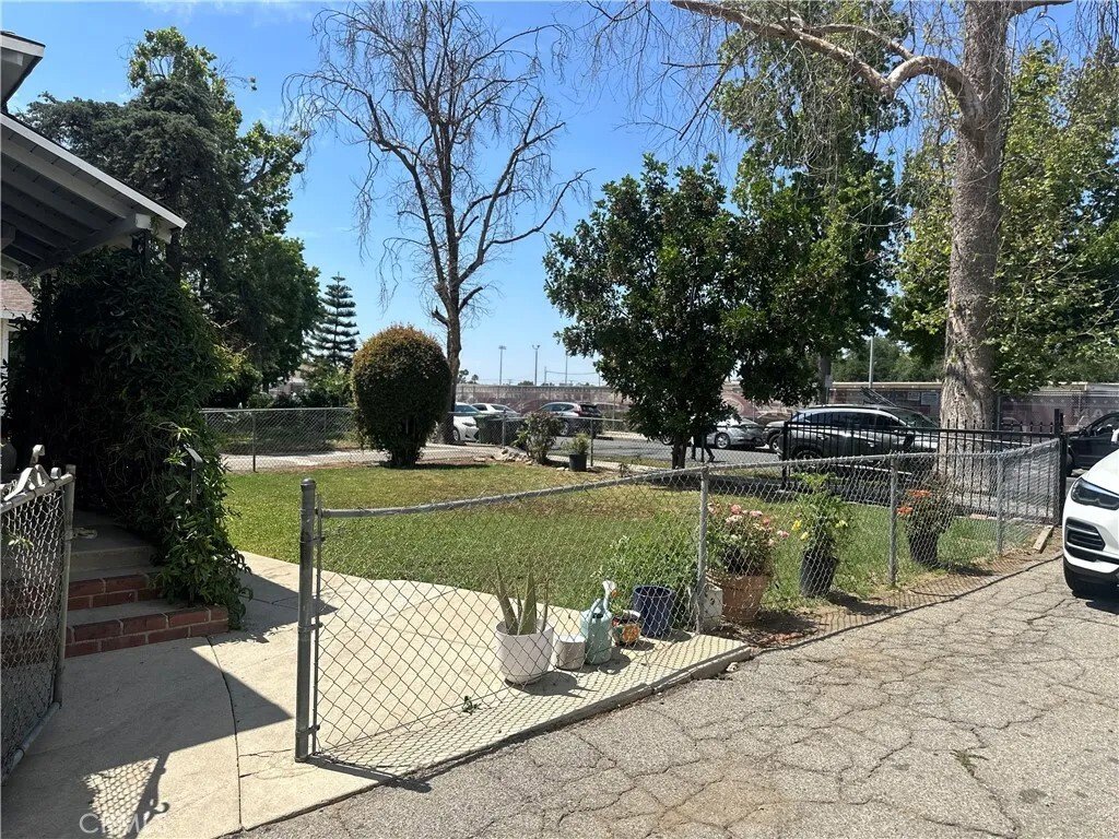 Los Angeles, California, United States 4 - 18434083