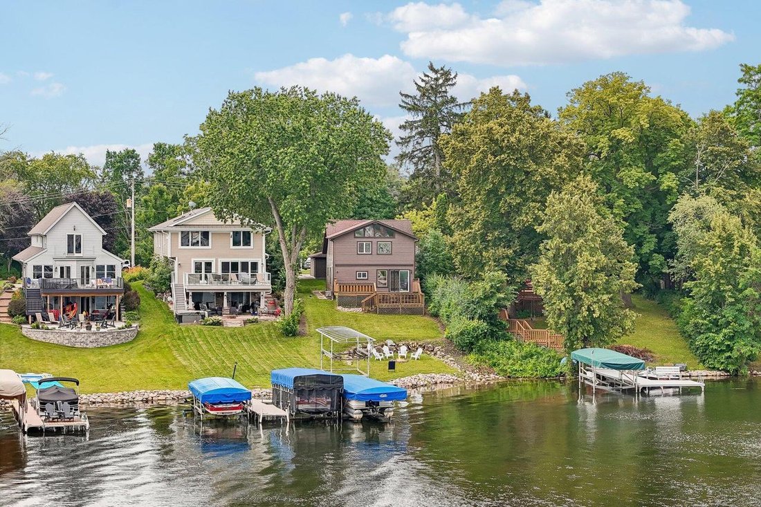 House in Muskego, Wisconsin, United States 3 - 18433857
