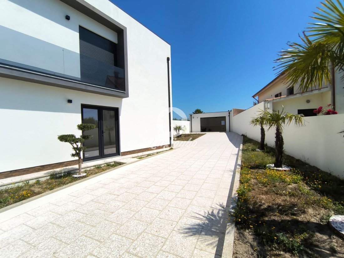Townhouse in Aver-o-Mar, Amorim e Terroso, Porto District, Portugal 2 - 18398636