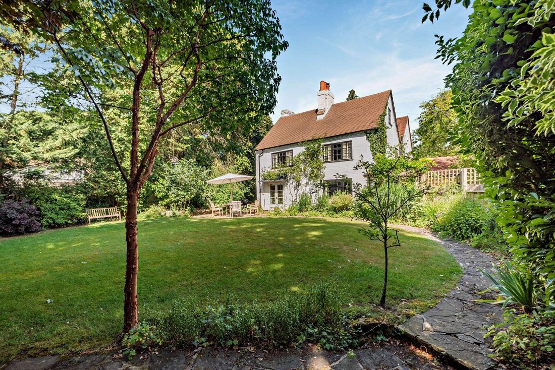 House in Upper Basildon, England 1 - 18434037
