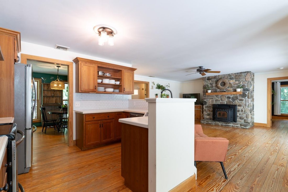 House in Belchertown, Massachusetts, United States 4 - 18434480