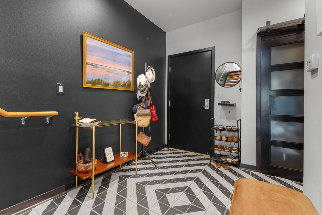 Condo in Milwaukee, Wisconsin, United States 5 - 18433856