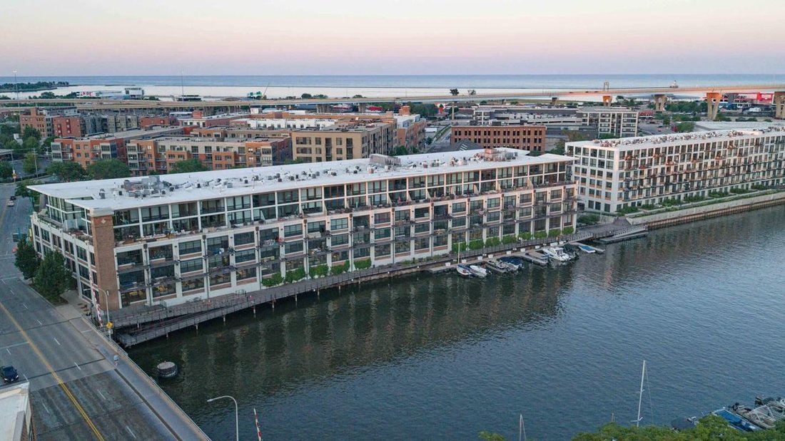 Condo in Milwaukee, Wisconsin, United States 2 - 18433856