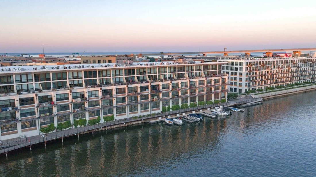 Condo in Milwaukee, Wisconsin, United States 3 - 18433856
