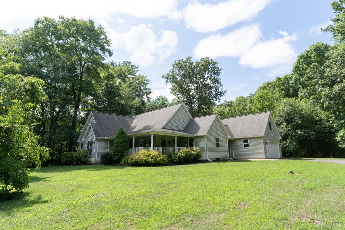 House in Belchertown, Massachusetts, United States 1 - 18434480