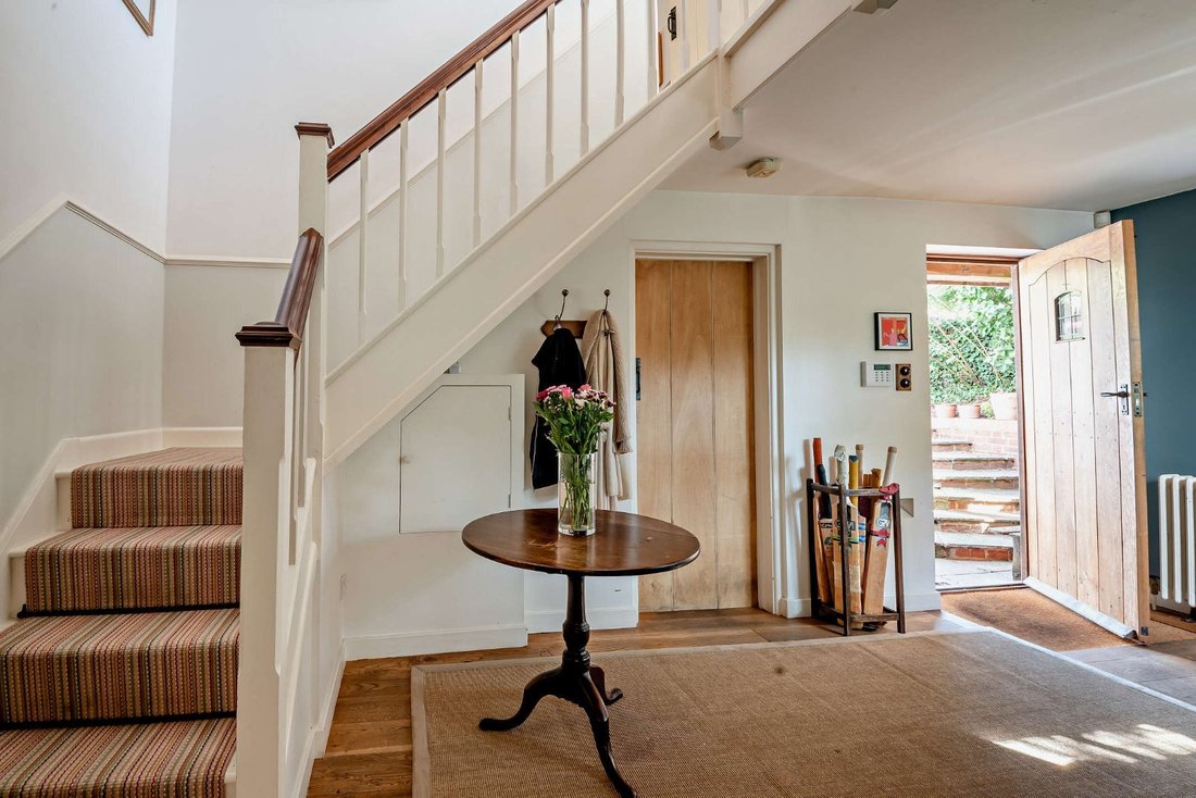 House in Upper Basildon, England 2 - 18434037