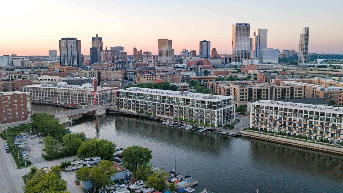 Condo in Milwaukee, Wisconsin, United States 1 - 18433856