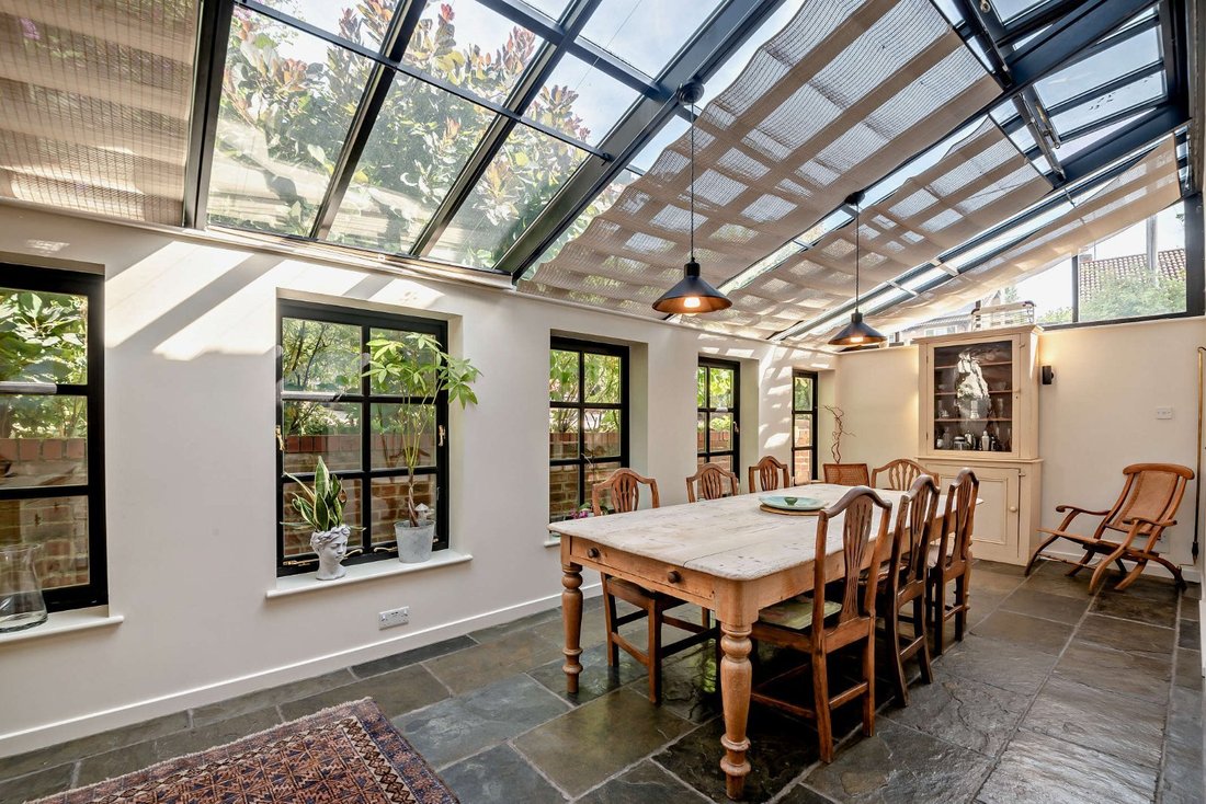 Haus in Upper Basildon, England 5 - 18434037
