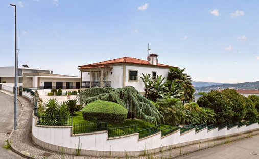 Villa in Carapace, Braga, Portugal 1