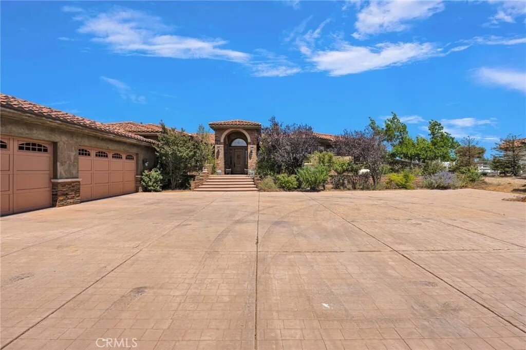 House in Oak Hills, California, United States 3 - 18434124