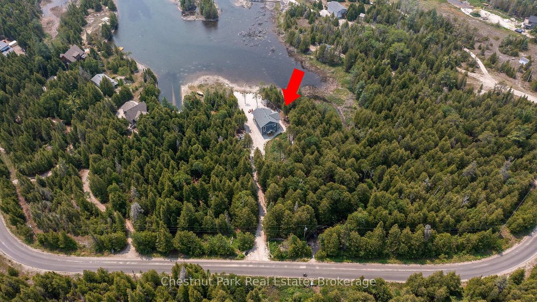 House in Tobermory, Ontario, Canada 4 - 17449335
