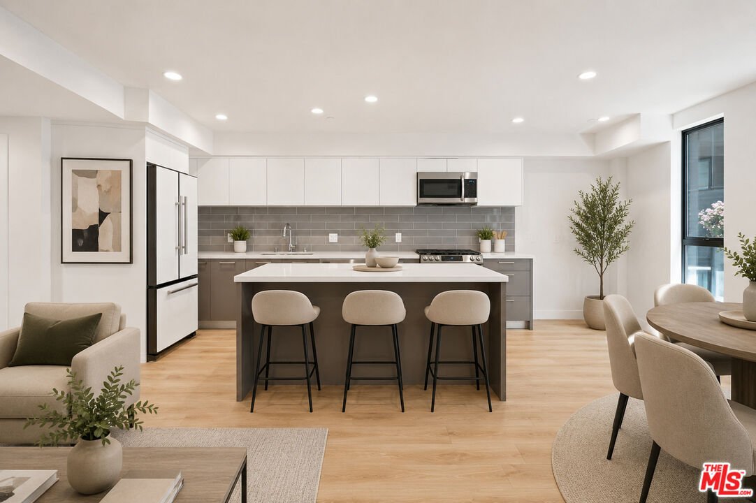 Condo in Los Angeles, California, United States 2 - 18434633