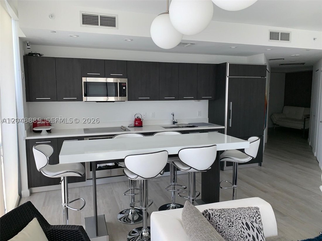 Condo in Miami, Florida, United States 4 - 18434601