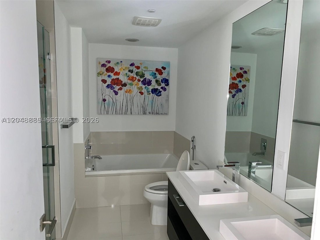 Condo in Miami, Florida, United States 5 - 18434601
