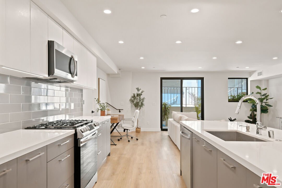 Condo in Los Angeles, California, United States 5 - 18434634