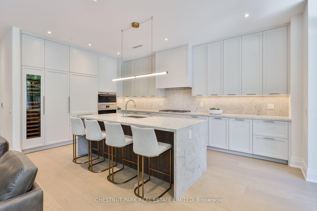 Apartment in Toronto, Ontario, Canada 4 - 18434600