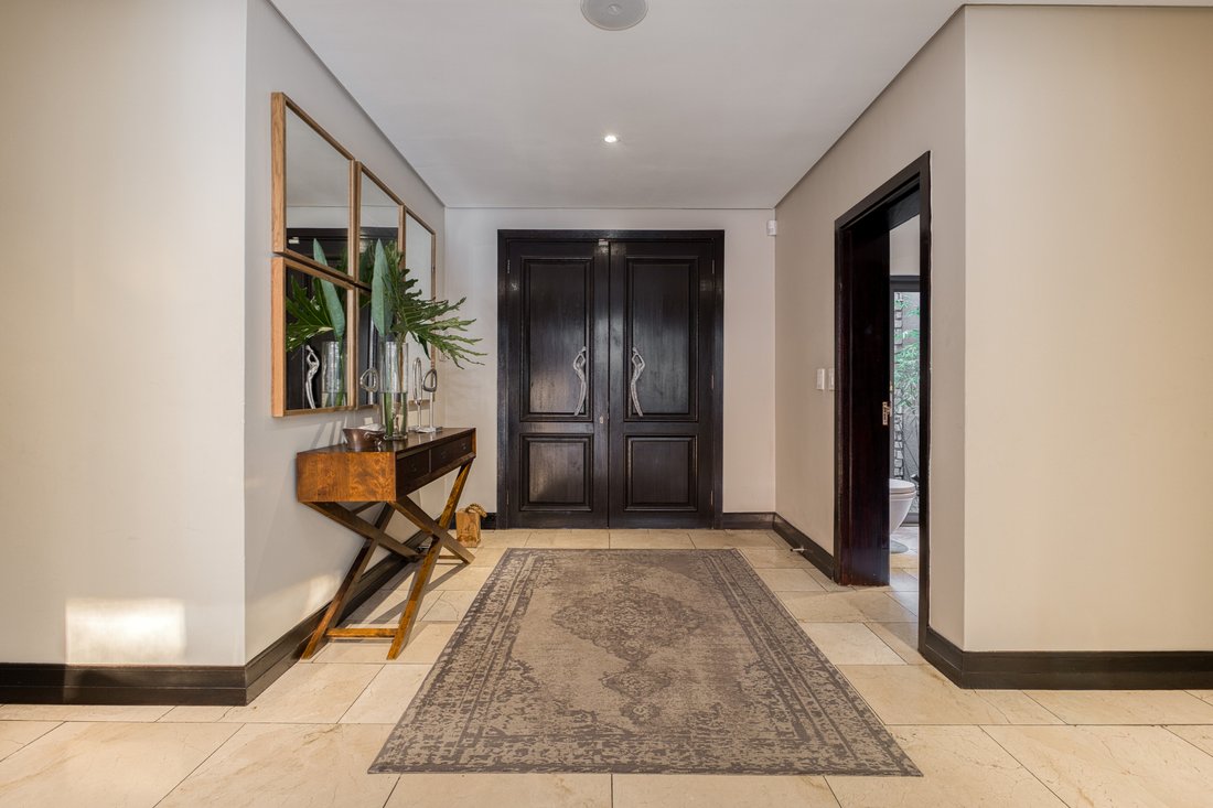 House in Sandton, Gauteng, South Africa 5 - 18434644