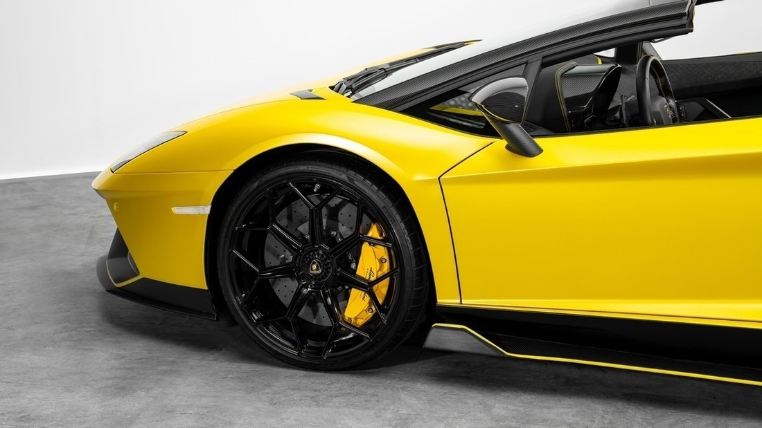 Roadster in Dubai, United Arab Emirates 4 - 18435183