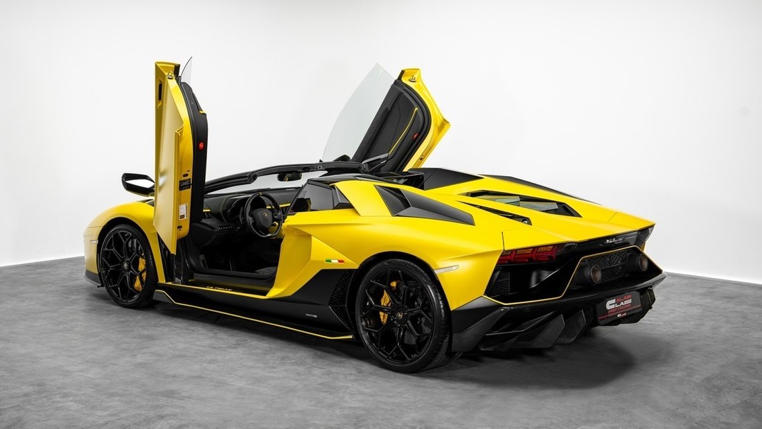 Roadster in Dubai, United Arab Emirates 2 - 18435183