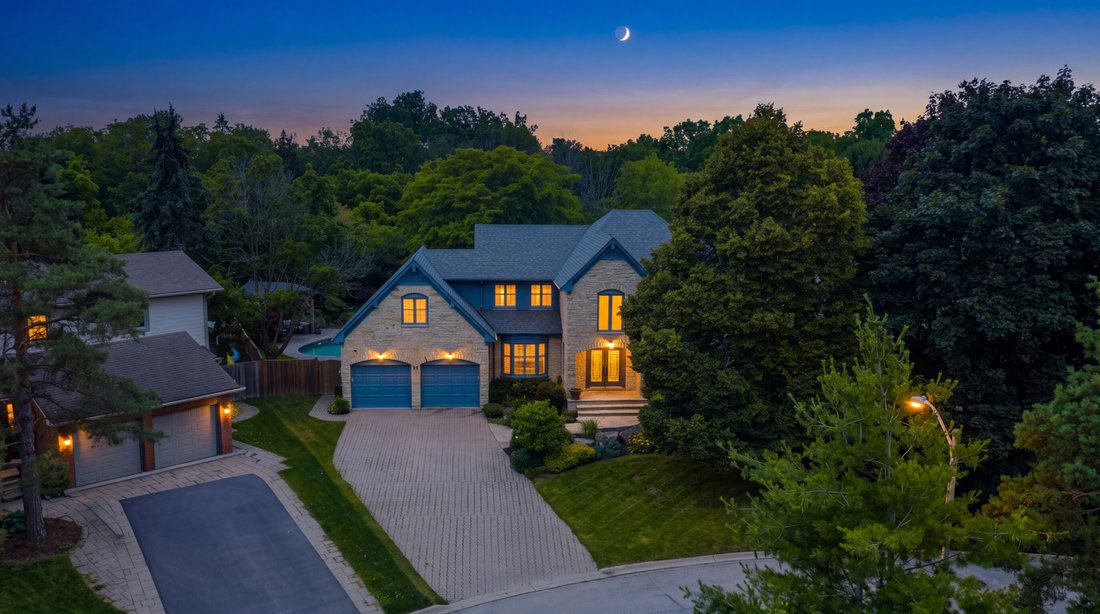 House in Hamilton, Ontario, Canada 2 - 18435637