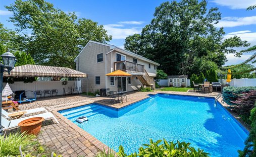 House in Commack, New York, United States 1