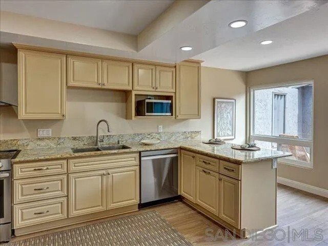 Townhouse in Encinitas, California, United States 3 - 18437198