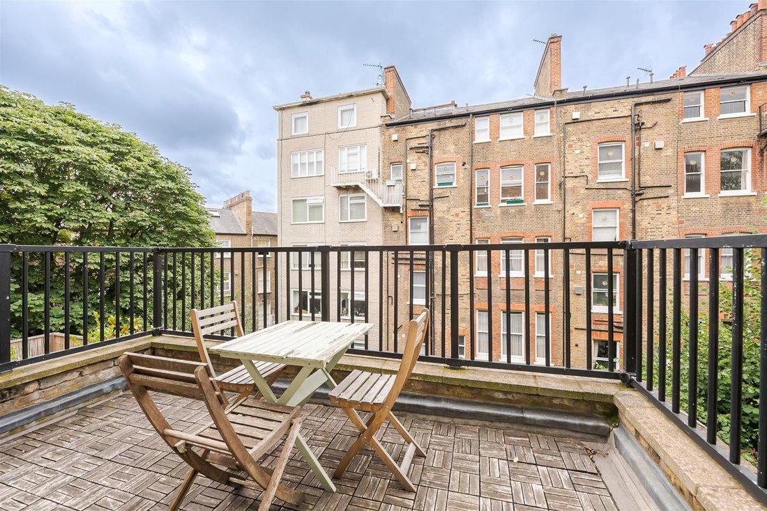 Apartment in Earls Court, Kensington And Chelsea, England 1 - 18436235