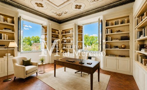 Apartment in Historic Center, Lucca, Tuscany 1