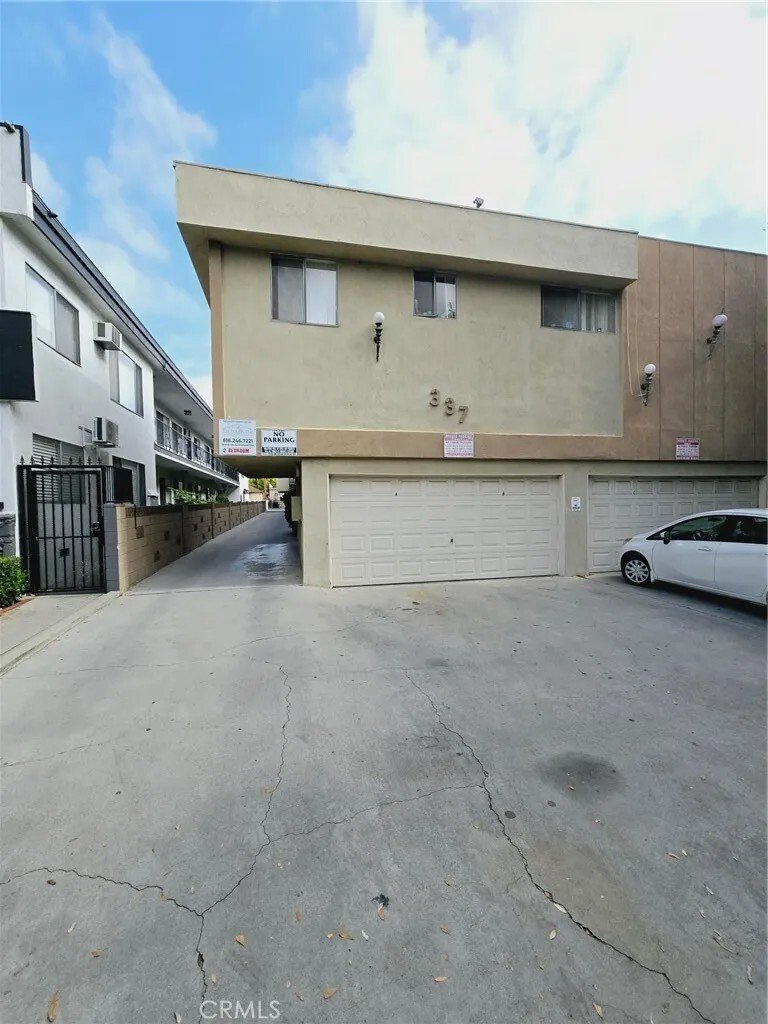 Glendale, California, United States 2 - 18439923