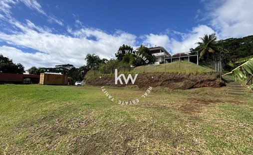 Land in Māhina, Windward Islands, French Polynesia 1