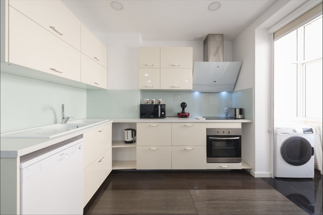 Apartment in Mafamude e Vilar do Paraiso, Porto District, Portugal 1 - 18315095