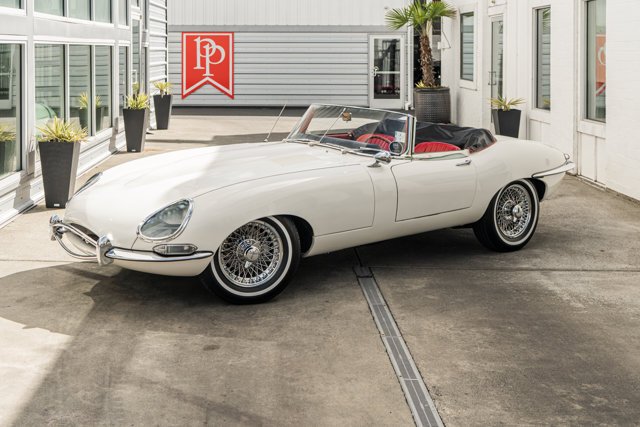 Cabriolet in Bellevue, WA, United States 2 - 18397006