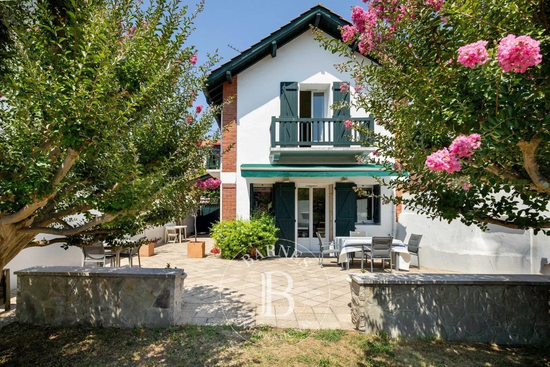 Townhouse in Sainte Barbe-Lac, Saint-Jean-de-Luz, France 1 - 18438069