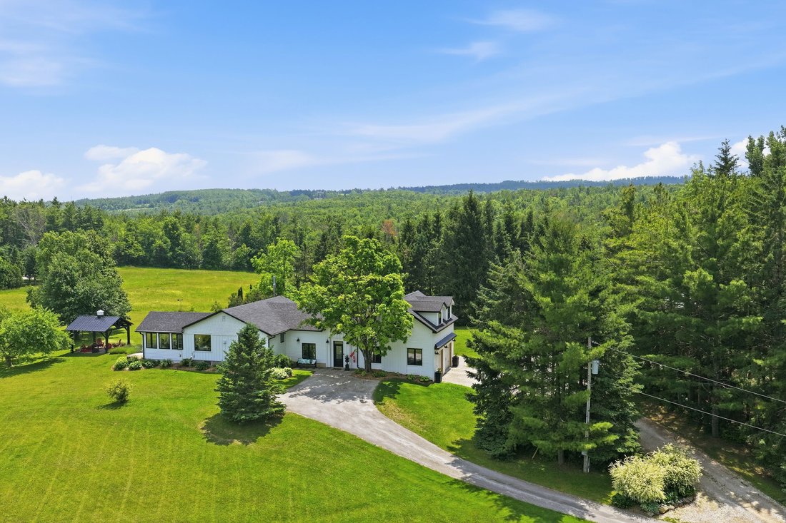 House in Clearview, Ontario, Canada 2 - 18298332