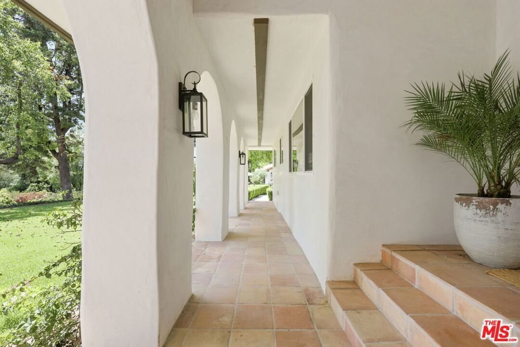 Ojai, California, United States 4 - 18301641