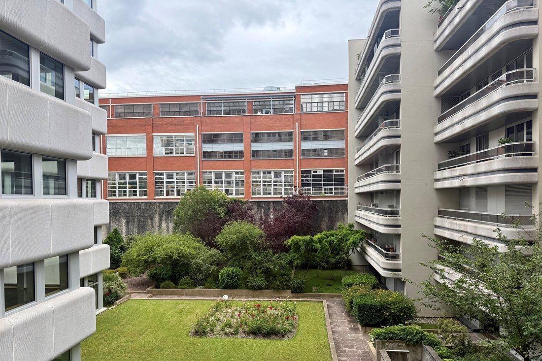 Apartment in Violet Commerce, Paris 15e Arrondissement, Paris 4 - 18436949