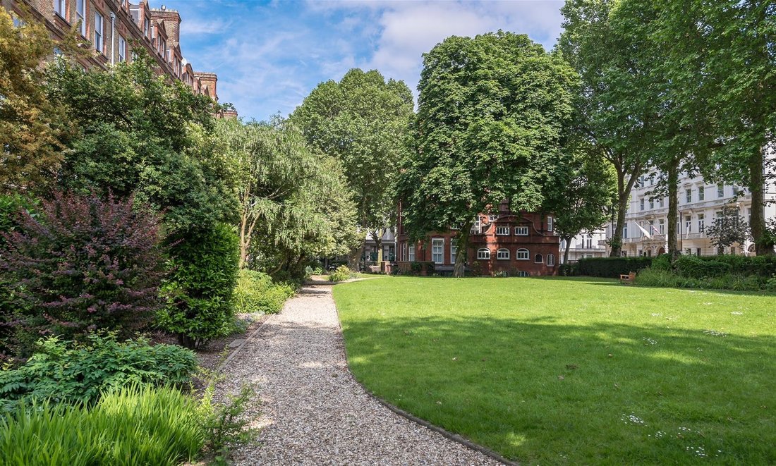 Apartment in Knightsbridge, Kensington And Chelsea, England 2 - 18436332
