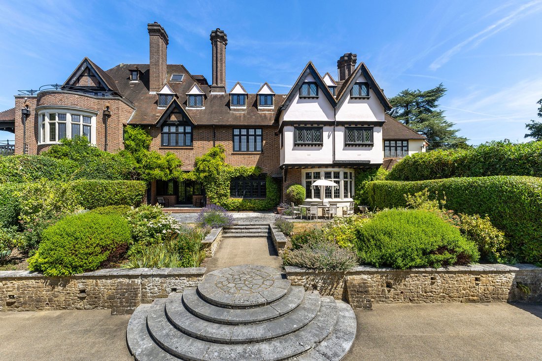 Haus in Brooklands, Elmbridge, England 1 - 17049699