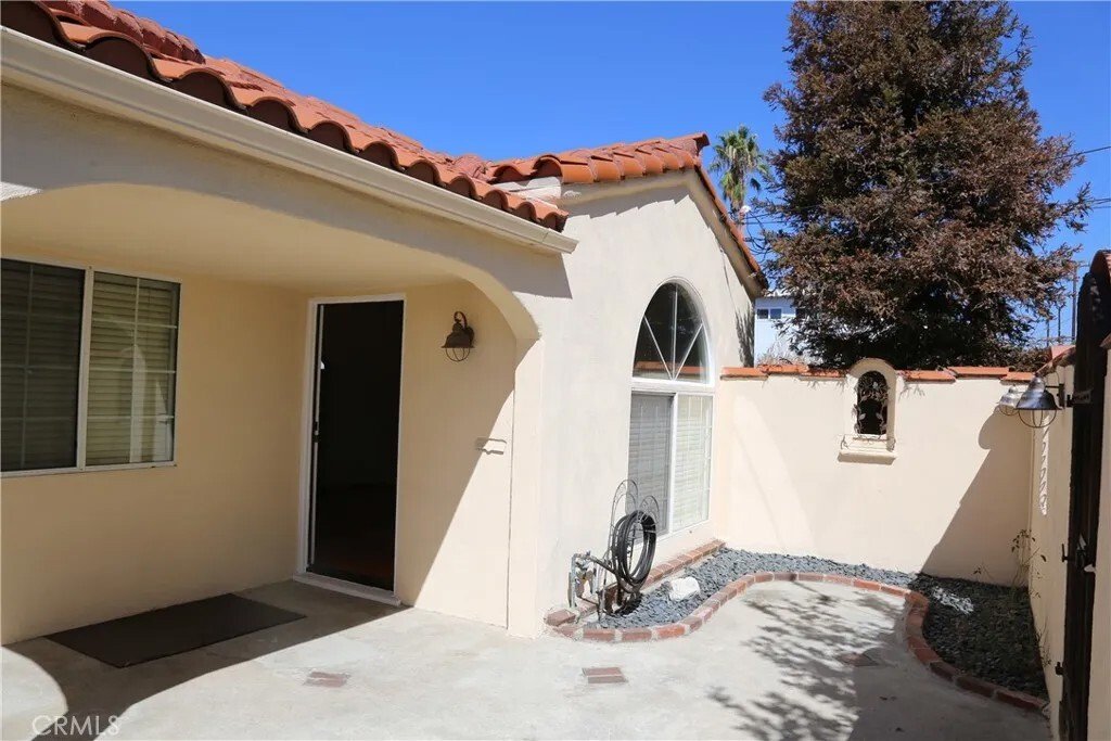 Los Angeles, California, United States 3 - 18439912