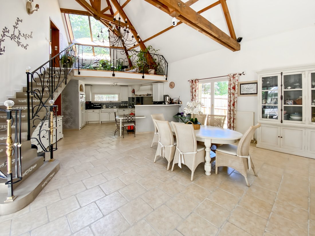 Estate in Noisy-sur-Ecole, Ile-de-France, France 4 - 18439658